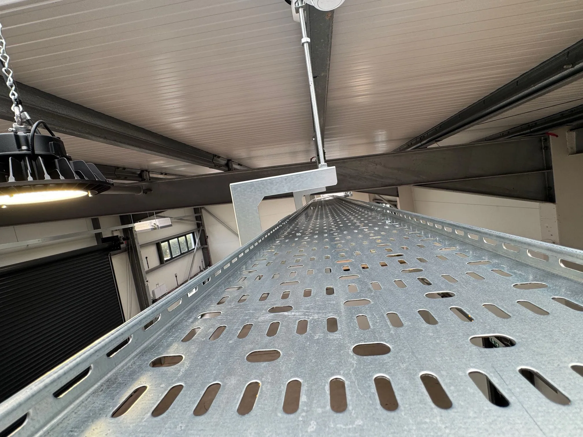 Air conditioning space saving installation